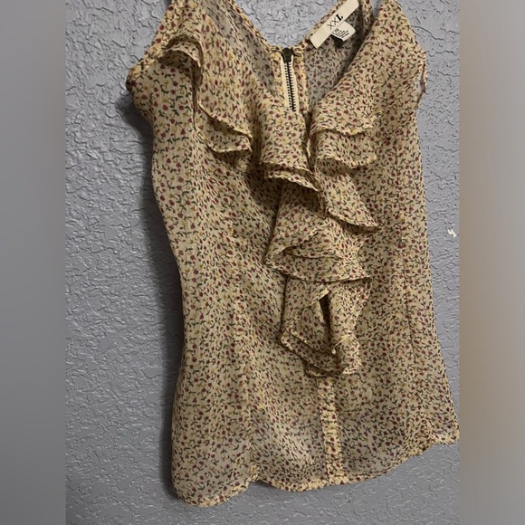 Forever 21 | Floral Ruffle Front Spaghetti Strap Tank-Top | Large - Picture 2 of 9